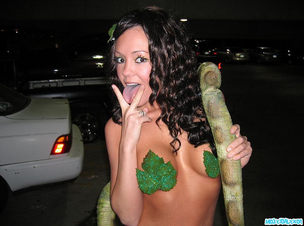 20P Pictures of Foxy Jacky sucking cock on Halloween