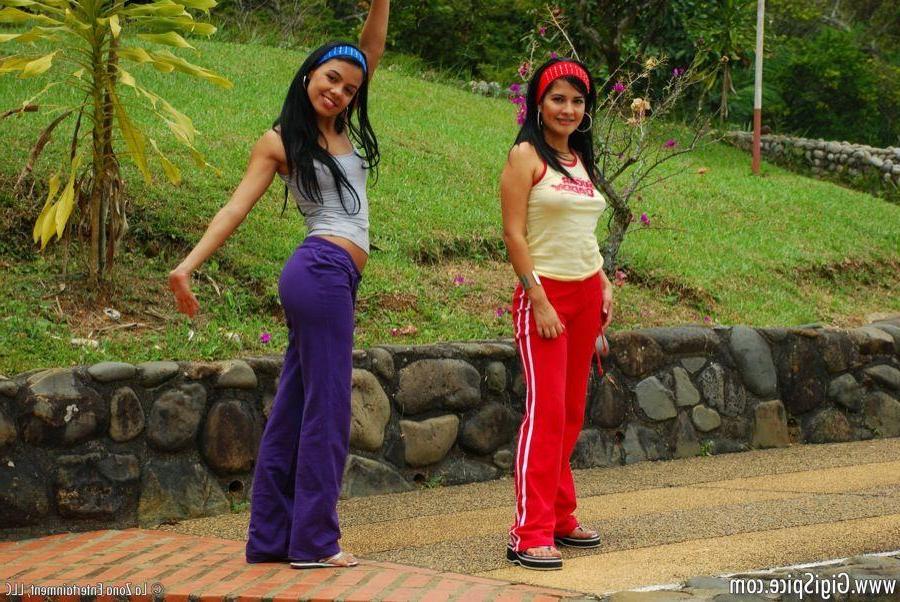 15P Pictures of Gigi Spice getting her lesbian freak on