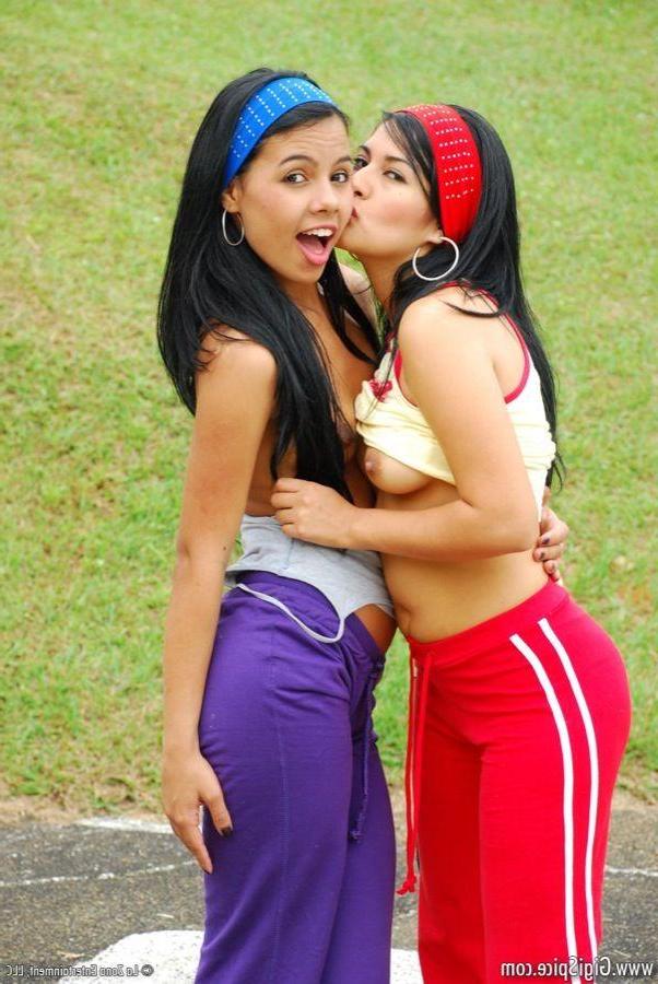 15P Pictures of Gigi Spice getting her lesbian freak on