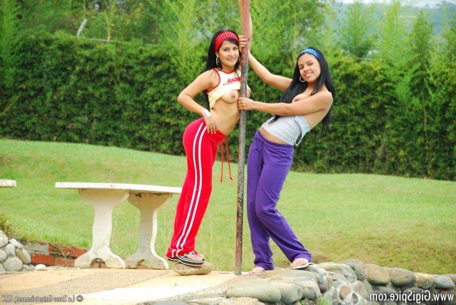15P Pictures of Gigi Spice getting her lesbian freak on