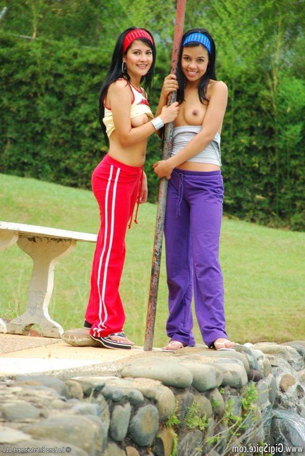 15P Pictures of Gigi Spice getting her lesbian freak on