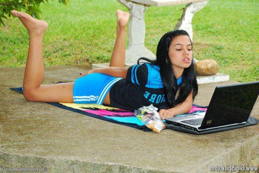 15P Pictures of Gigi Spice toying her tight pussy
