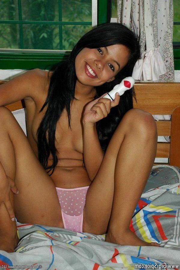 15P Pictures of teen chick Gigi Spice toying her tight little pussy