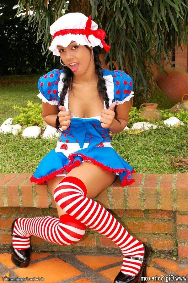 15P Pictures of teen nympho Gigi Spice dressed up for halloween