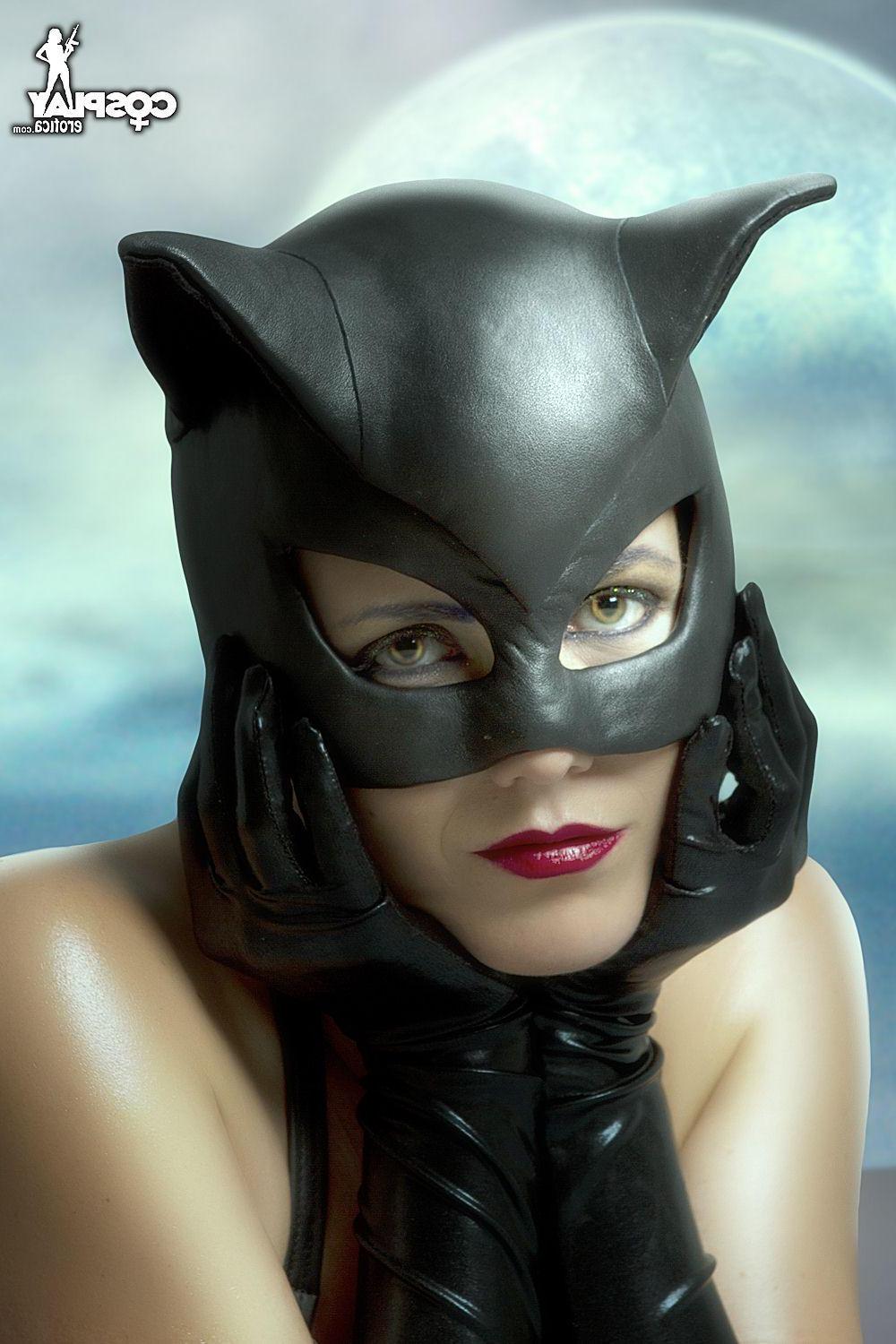 16P Cosplayer Gogo dresses up as Catwoman