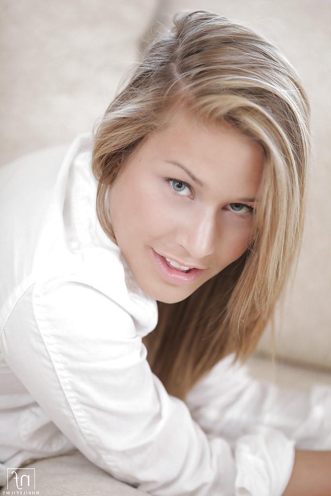 16P Teen babe Kennedy Leigh stripping her 18 year old body naked