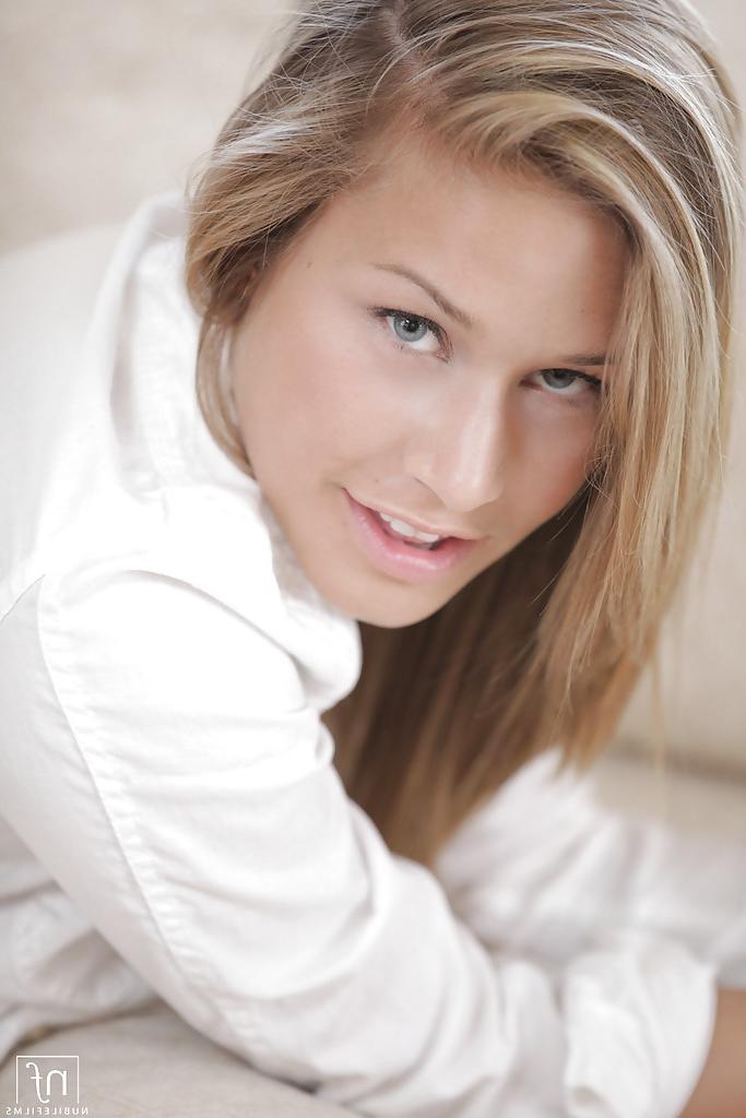 16P Teen babe Kennedy Leigh stripping her 18 year old body naked