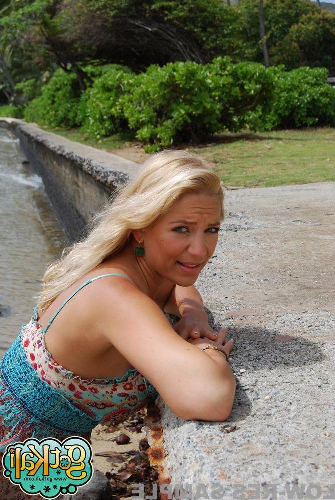 15P Pictures of teen star Got Kali flashing her tits and pussy on a beach