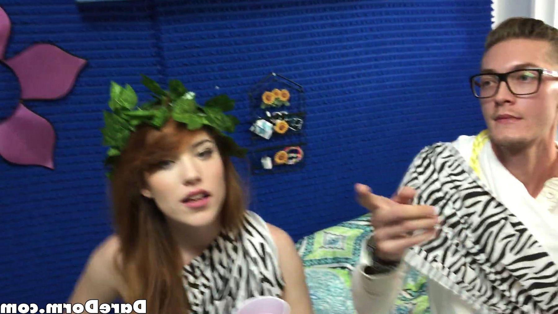 20P Gwen Stark and her friends throw a hot hardcore toga party
