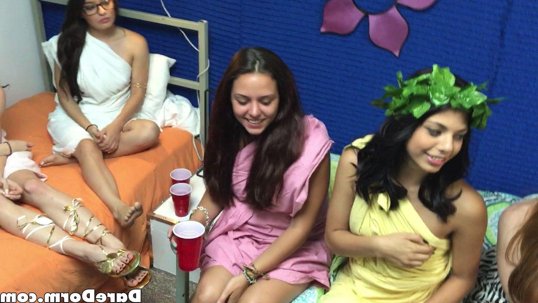 20P Gwen Stark and her friends throw a hot hardcore toga party