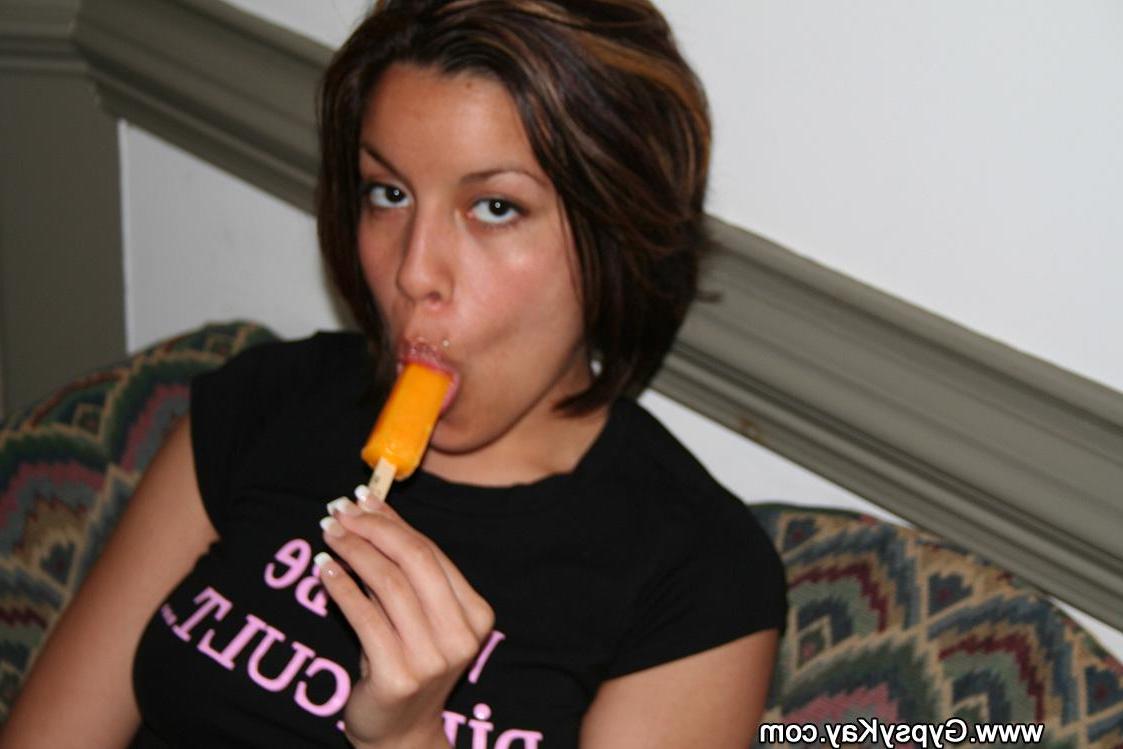 16P Pictures of teen Gypsy Kay putting something hard in her mouth