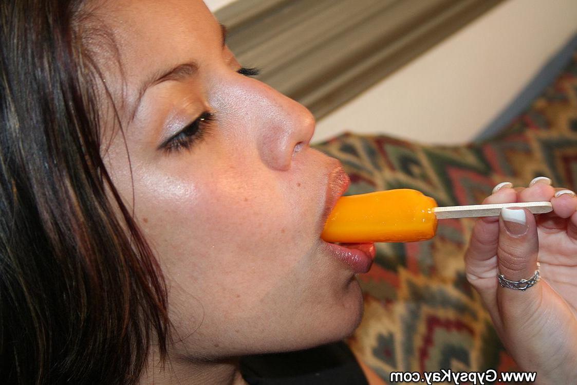16P Pictures of teen Gypsy Kay putting something hard in her mouth