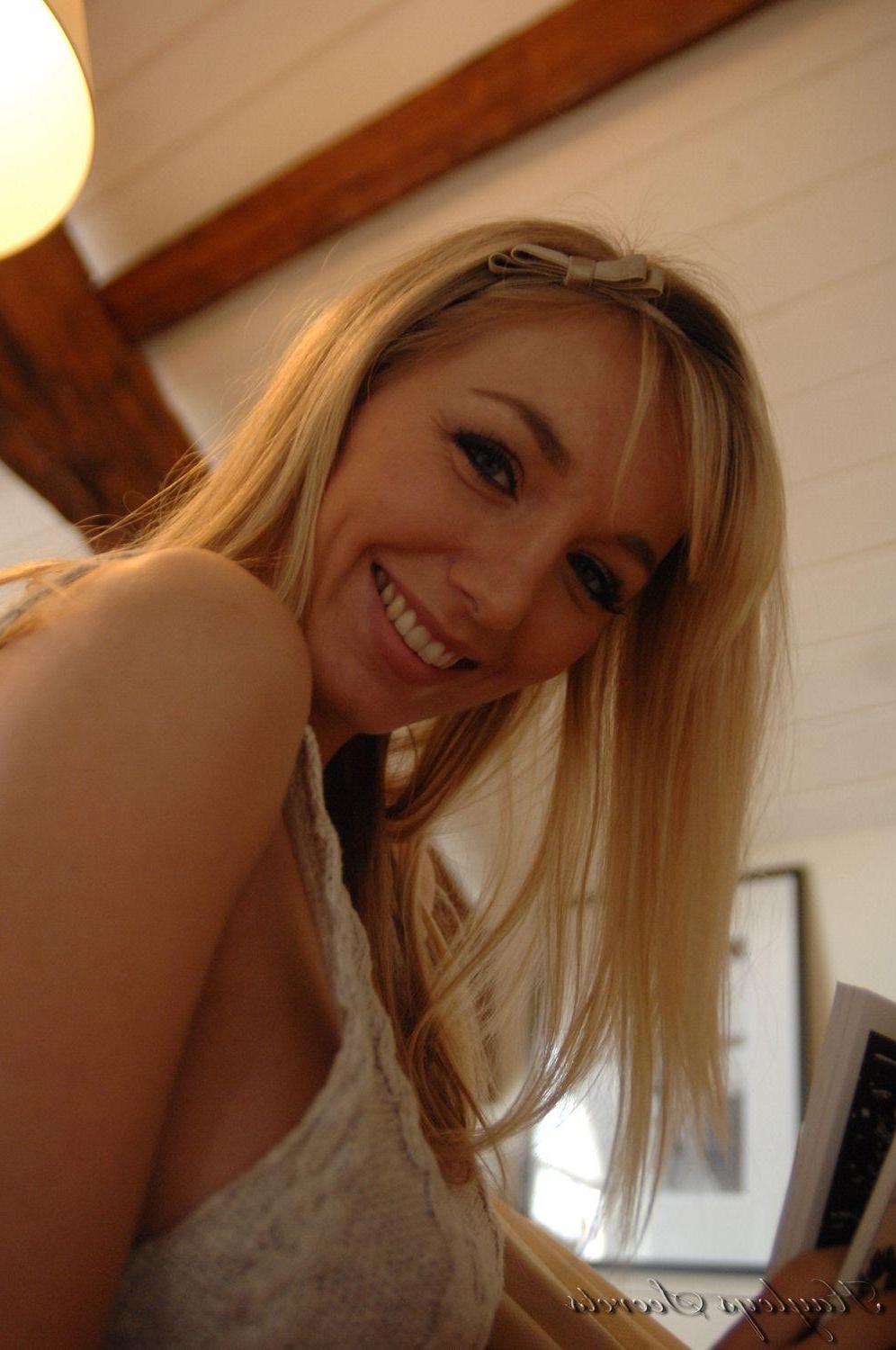 12P Pictures of Hayley feeling horny and lazy at home