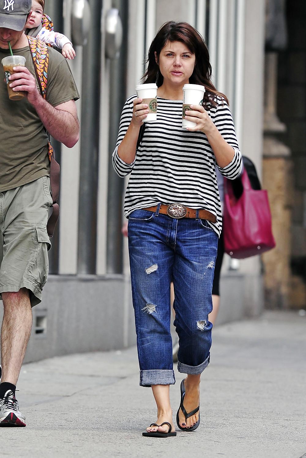 25P Tiffani Thiessen Foot Pics