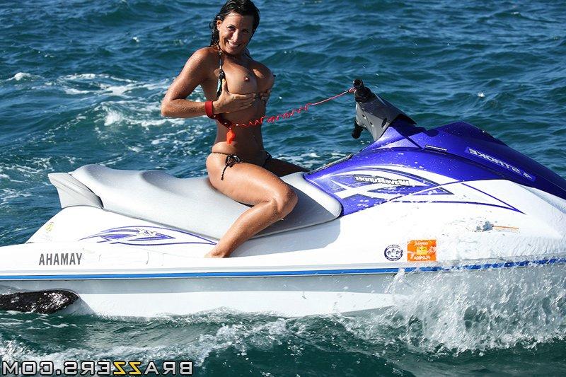 15P Big busted pornstar Lesley Zen gets roughly banged by a well-hung guy