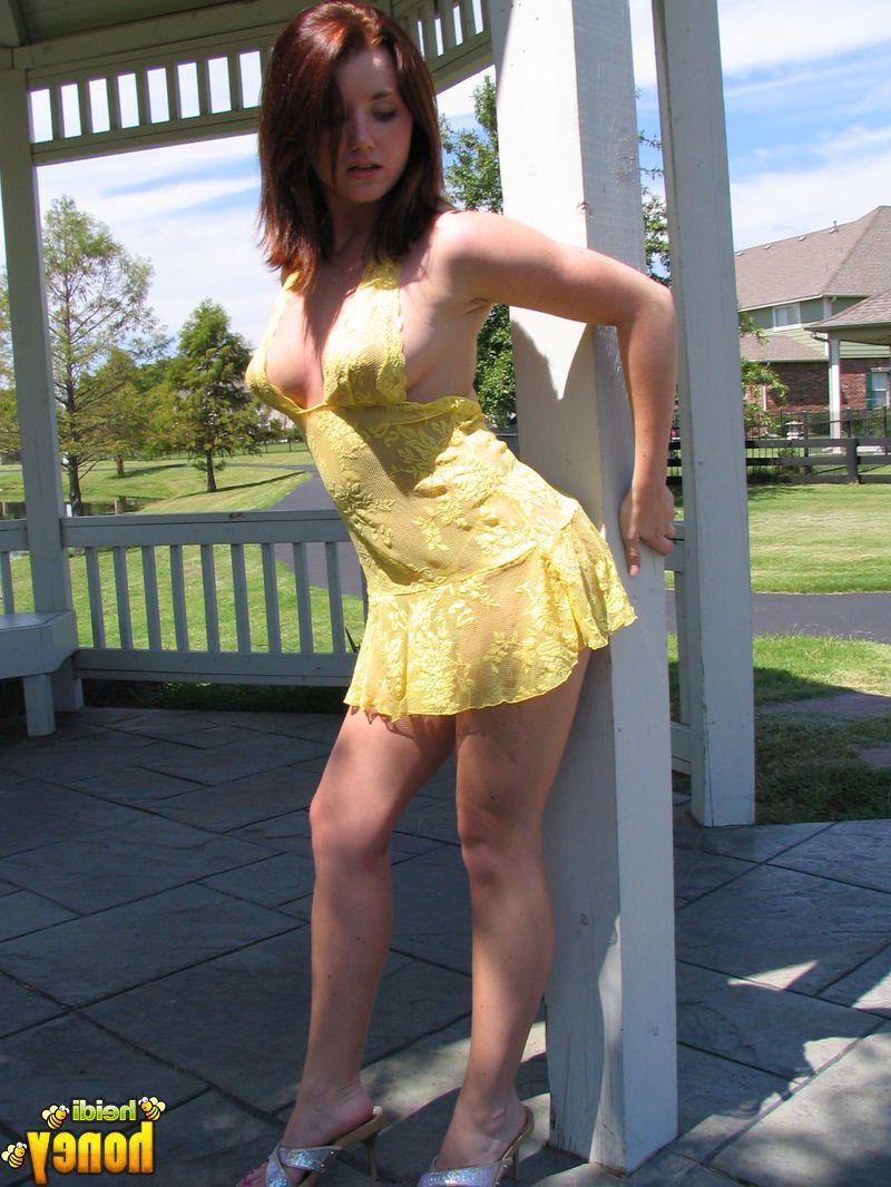 20P Pictures of teen girl Heidi showing her amazing legs and ass