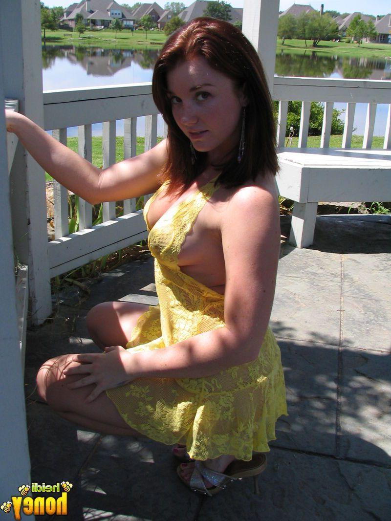 20P Pictures of teen girl Heidi showing her amazing legs and ass