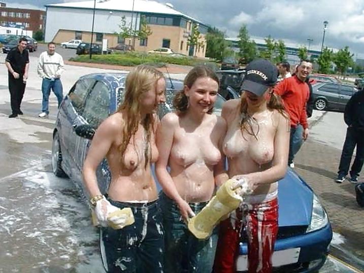 25P TEENS TOGETHER FLASHING TITS