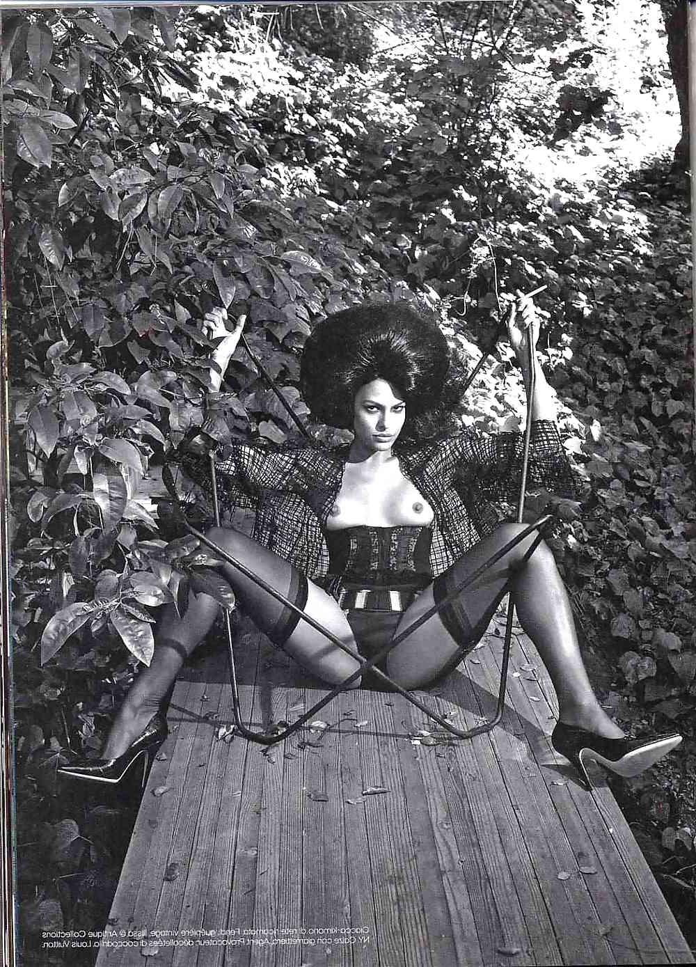25P Eva Mendes Hot Pics