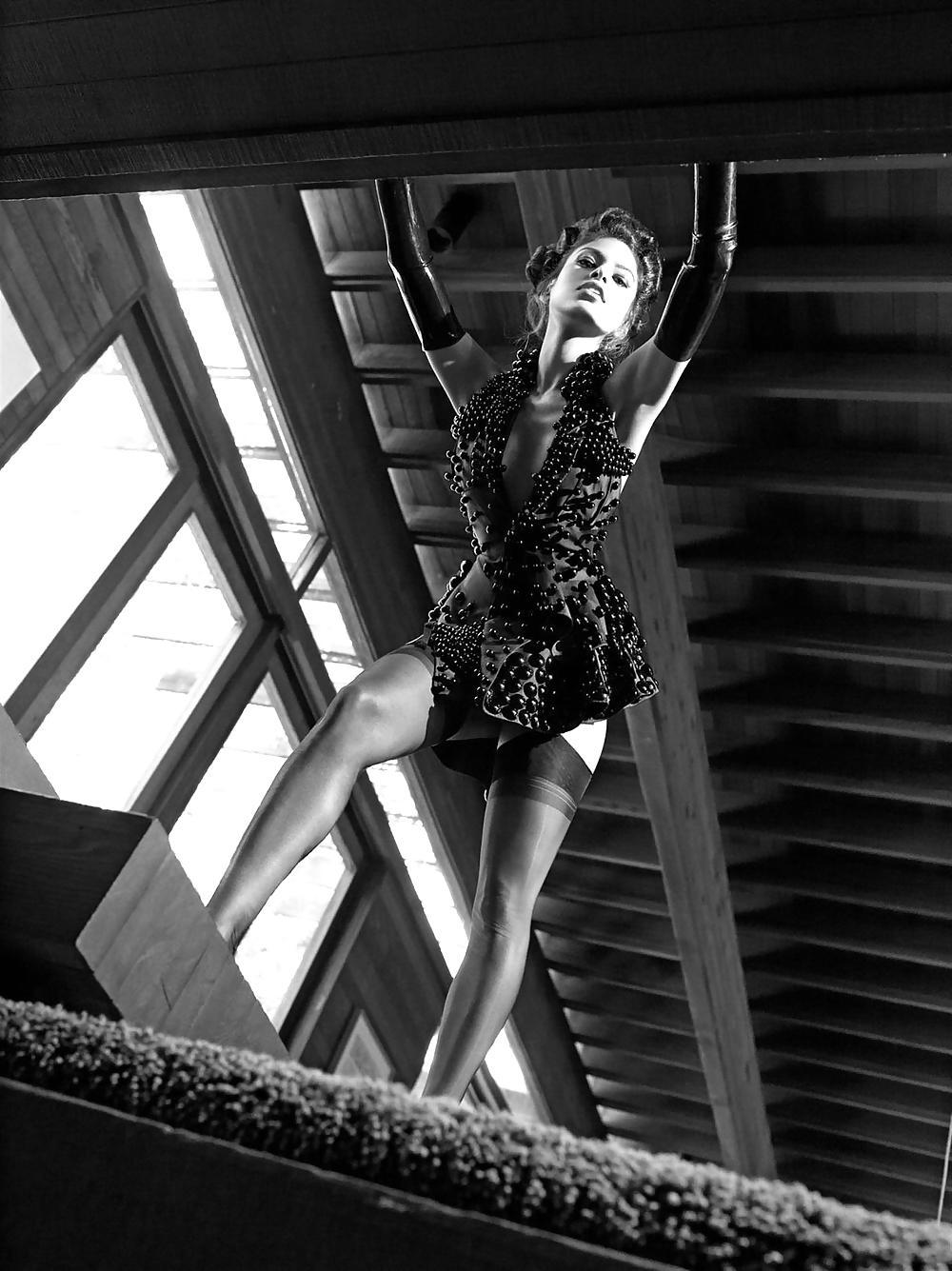 25P Eva Mendes Hot Pics