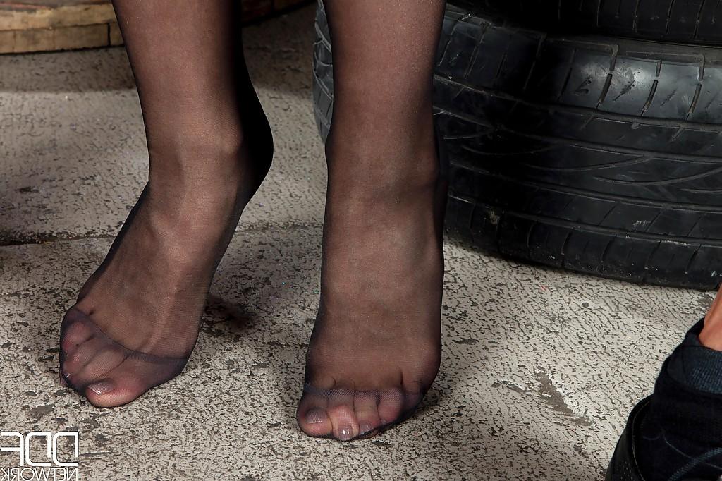 16P Nylon clad Euro blonde Lucy Heart having toes sucked before giving footjob