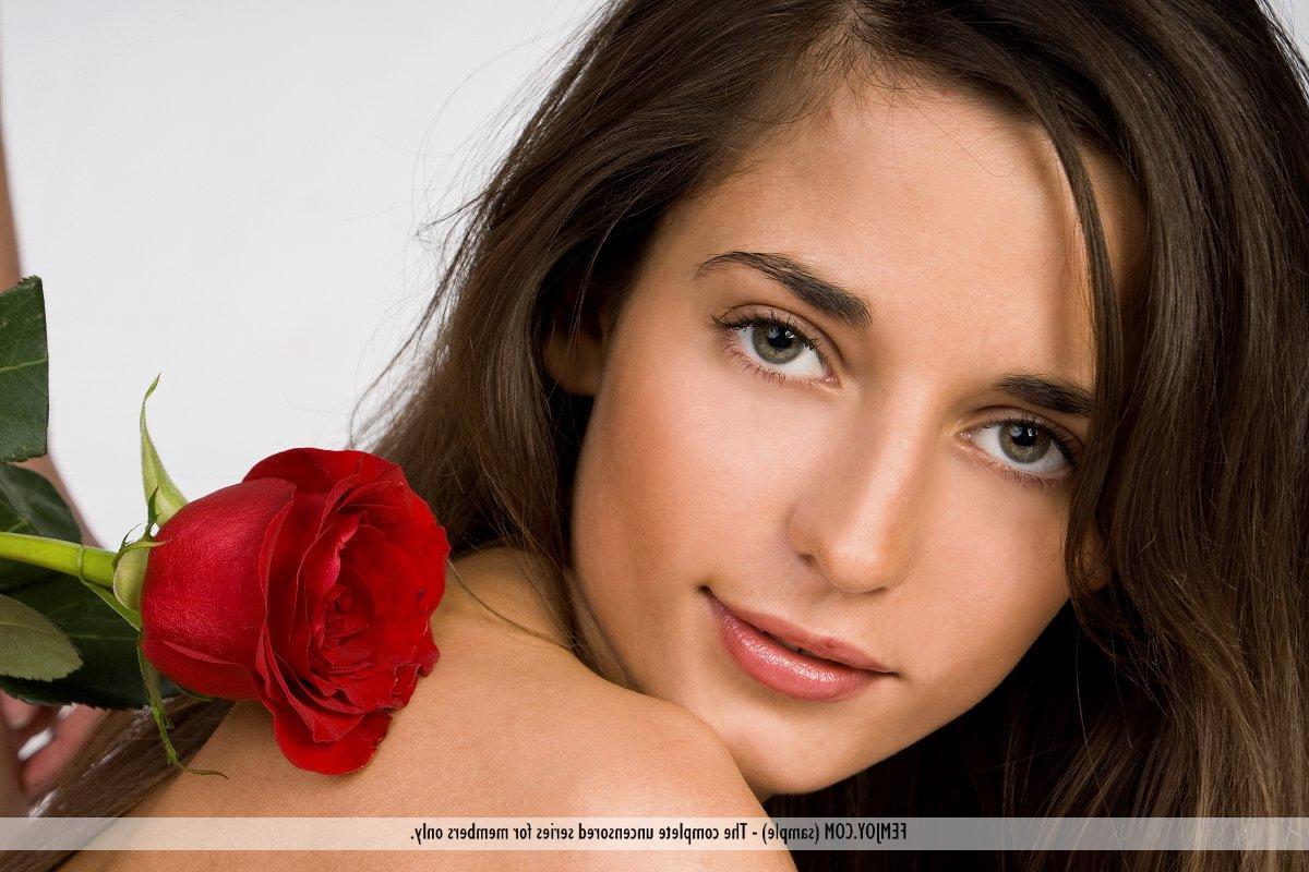 16P Pictures of Idonia and her girlfriend showing their two flowers