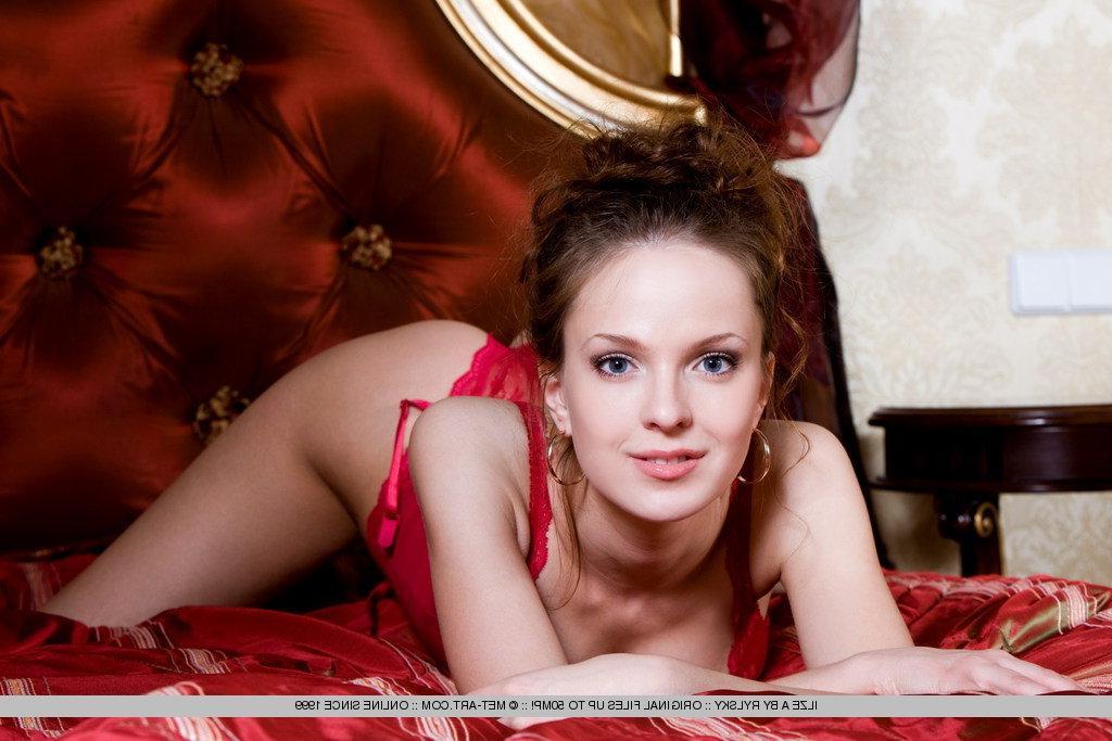 18P Pictures of teen beauty Ilze A waiting for you in a victorian bed