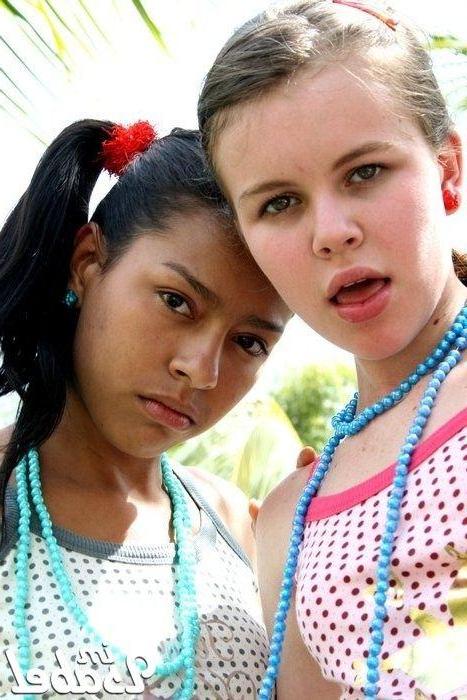 20P Pictures of teen chick Im Isabel enjoying pussy in the sun