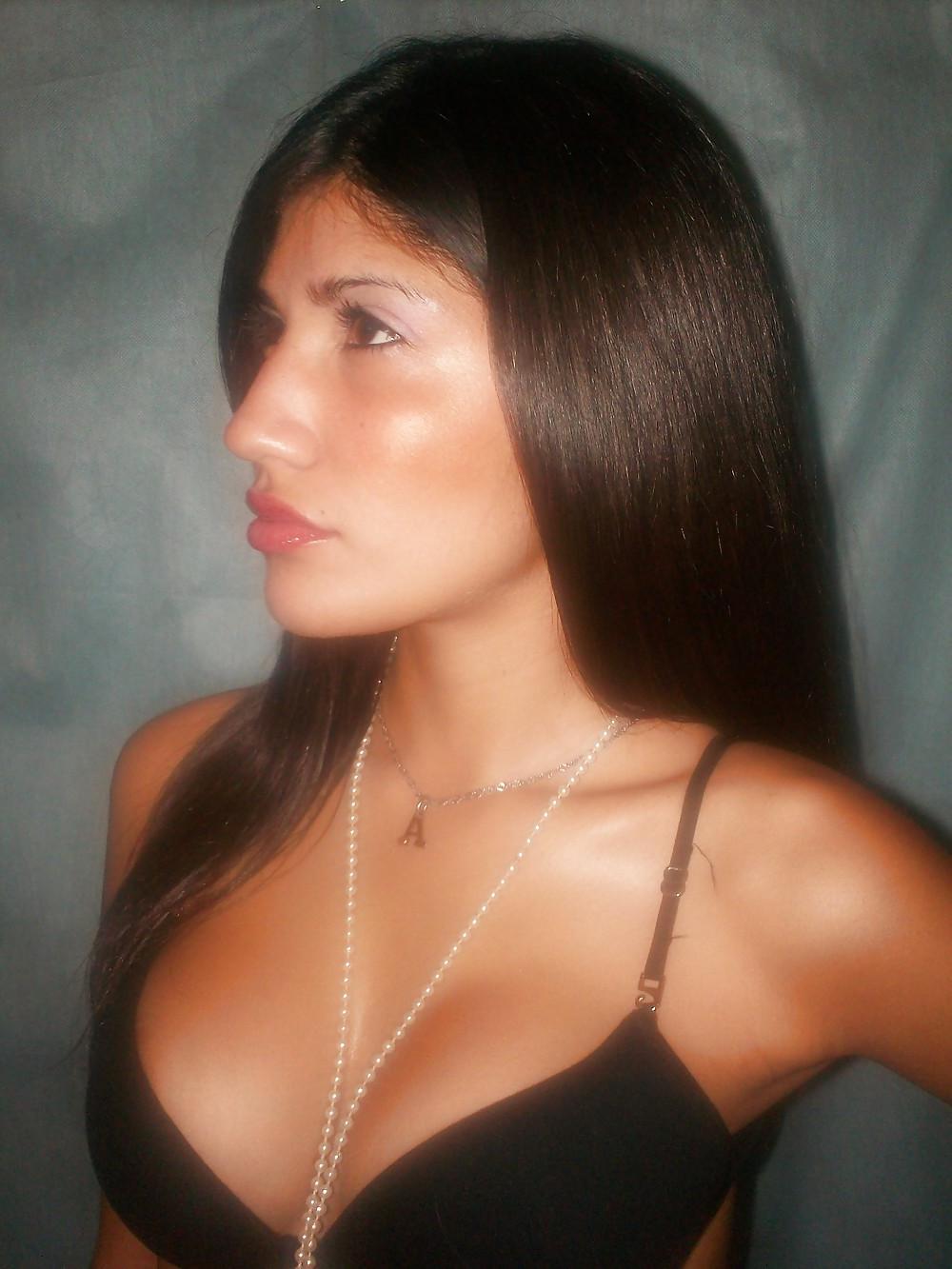 13P Tight Turkish woman (classy) with nice tits