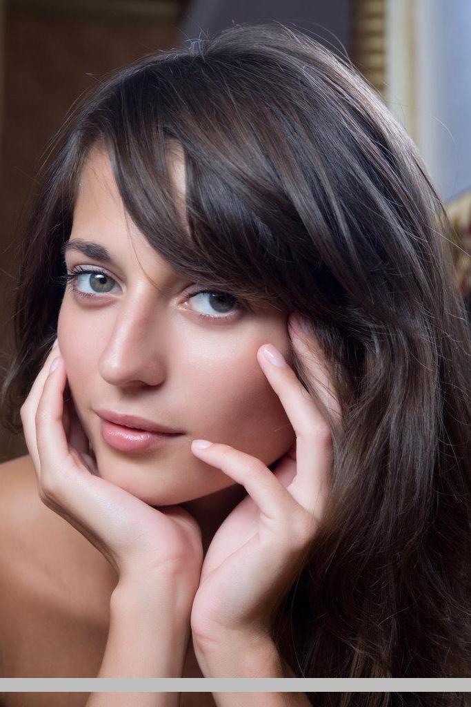 18P Pictures of teen beauty Irina B showing her tight teen body