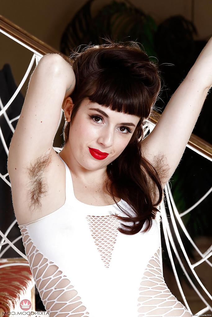 16P MILF Simone Delilah displaying her hairy armpits and vagina