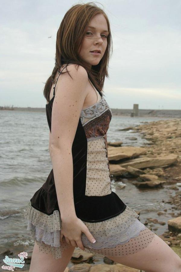 20P Pictures of teen porn girl It\'s Sarah Time showing off her round ass outside