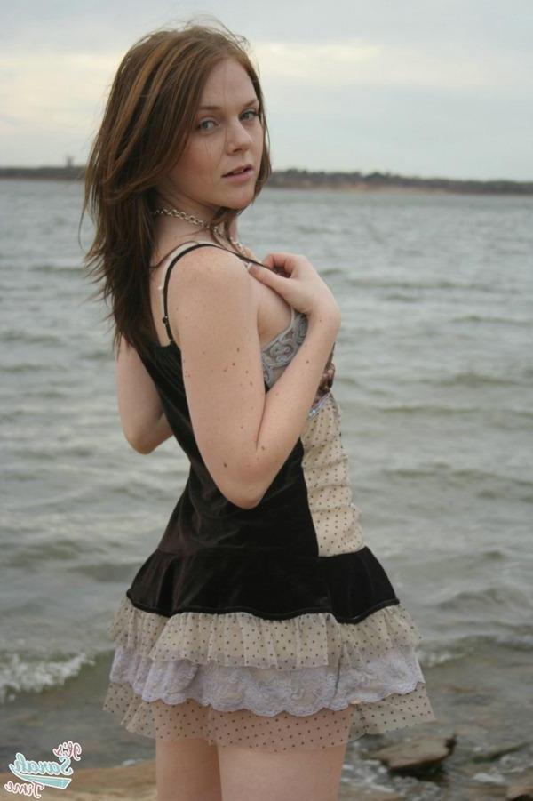 20P Pictures of teen porn girl It\'s Sarah Time showing off her round ass outside