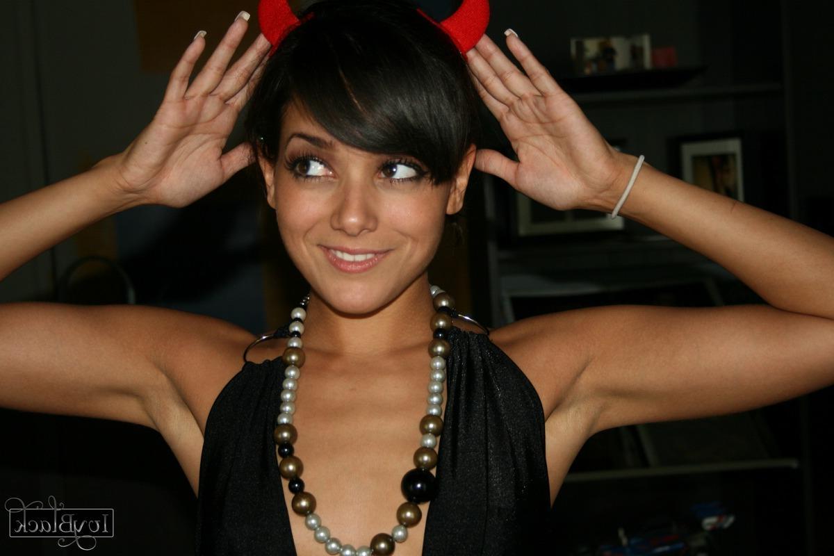 16P Brunette hottie Ivy Black puts on her devil horns and shows you her titties