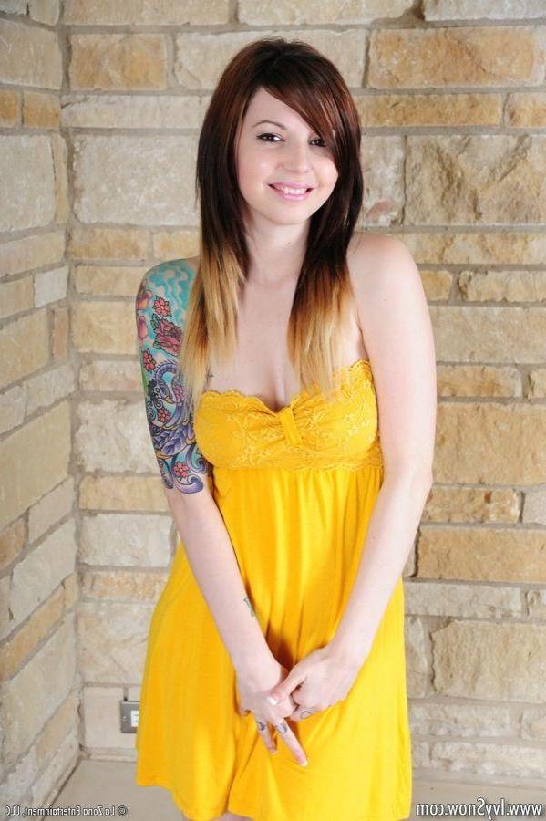 15P Pictures of Ivy Snow toying her tight twat