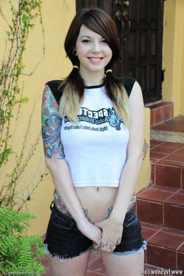 15P Pictures of teen nympho Ivy Snow toying her tight twat