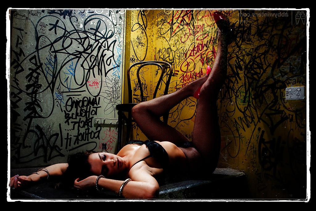 16P Vintage glamour shots featuring busty amateur model Cleo and spread twat