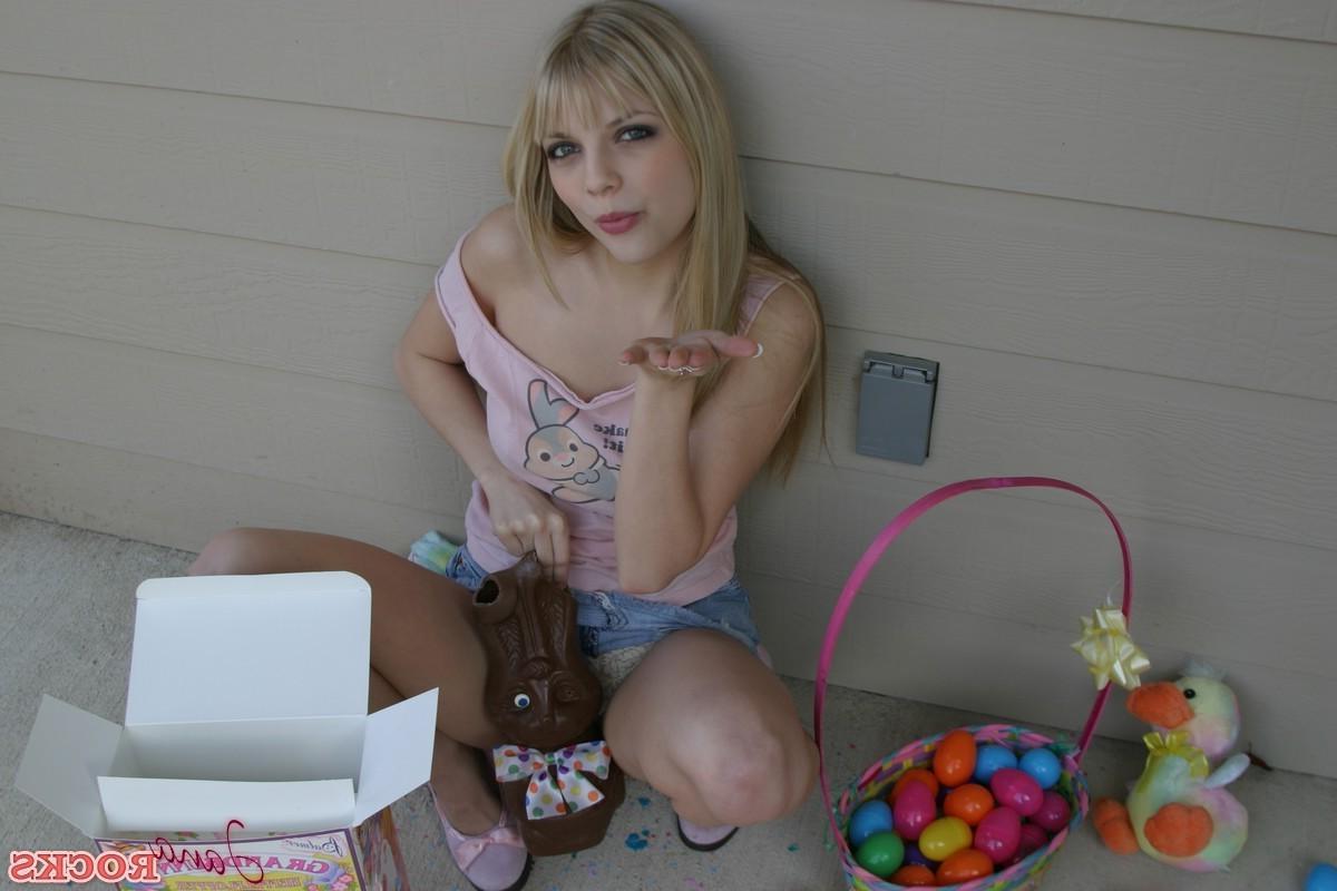 12P Happy Easter from the sexy blonde teen Jana Rocks