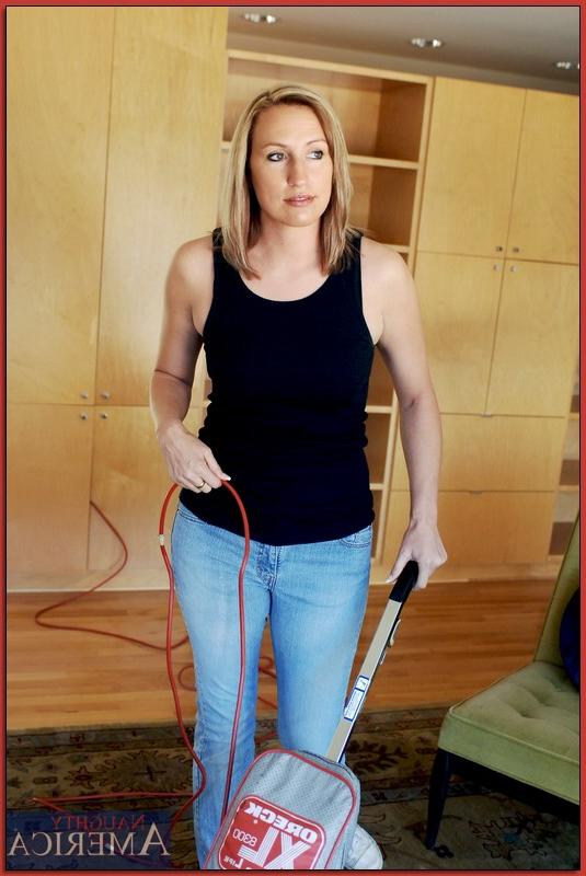 16P Blond MILF Joey Lynn takes hardcore fucking in her geust room