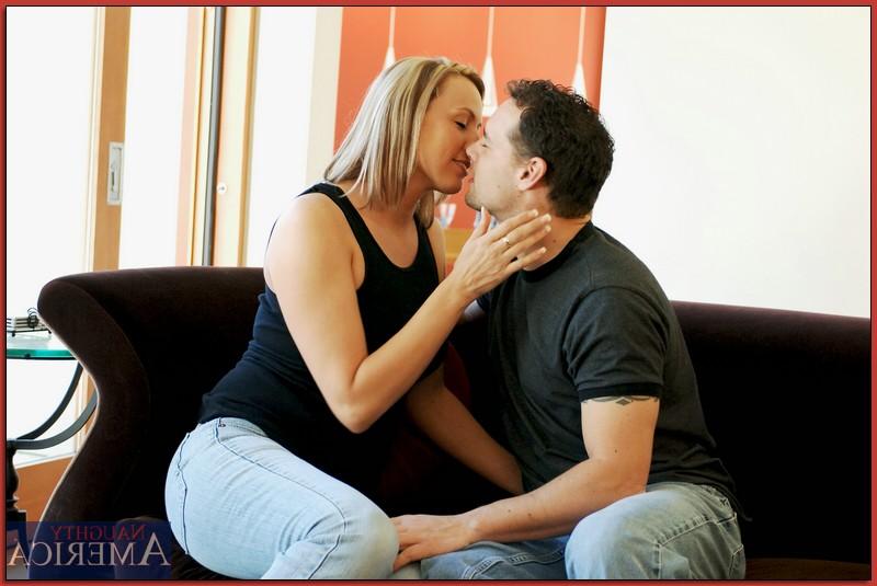 16P Blond MILF Joey Lynn takes hardcore fucking in her geust room