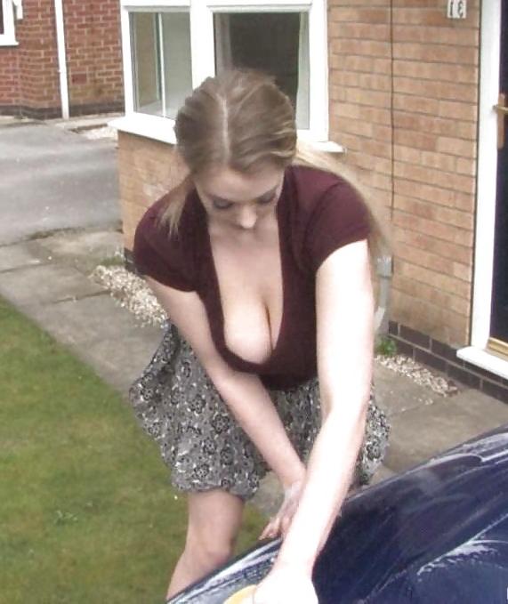 25P Spy wife downblouse & nices tits