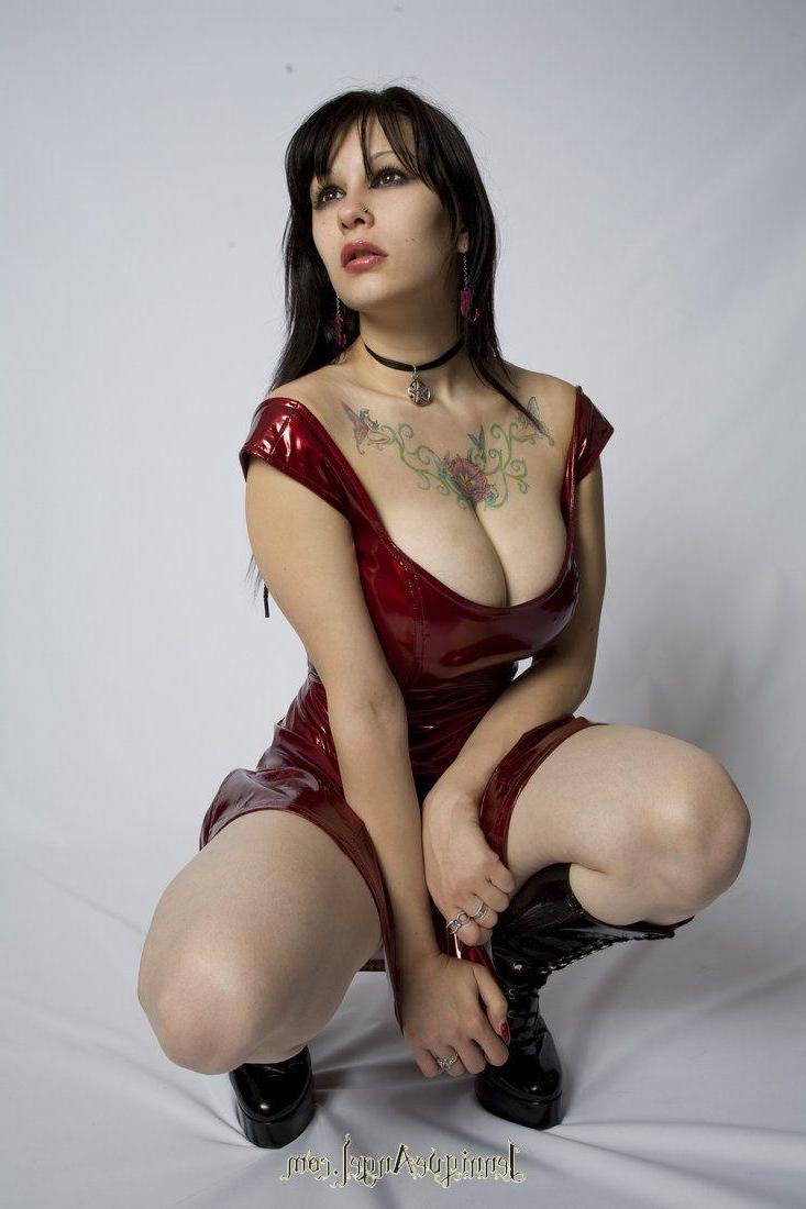 15P Pictures of teen model Jennique Angel showing you down her dress