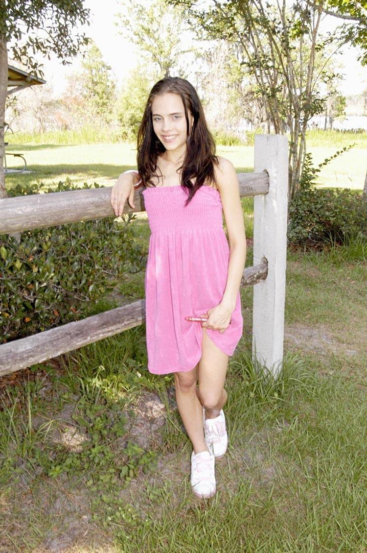 16P Pictures of teen hottie Jenny Heart toying her pussy outside