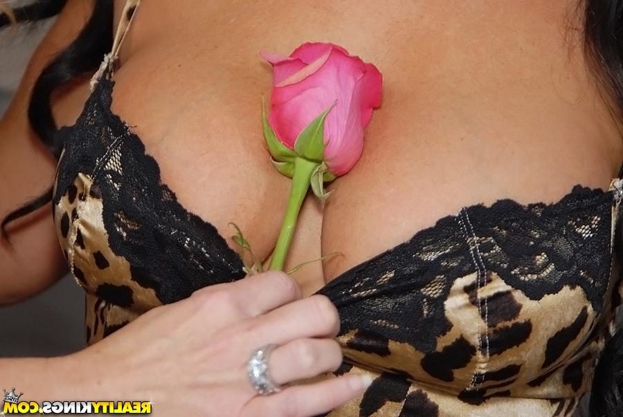 16P Hot lesbian Sammy Brooks exploring pussy licking pleasures with her friend