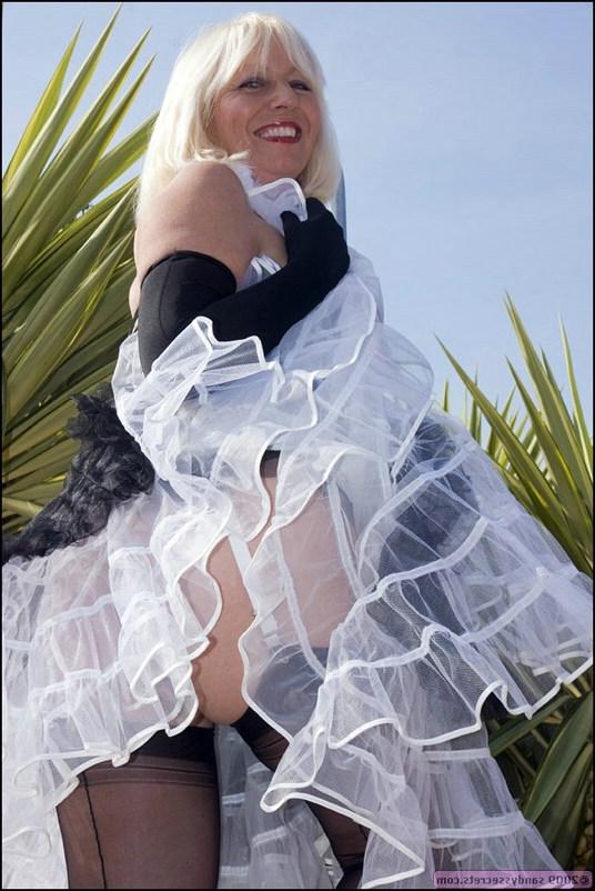 12P Puffy mom Sandy Spain pulls up her lacy skirt and exposes her fat ass