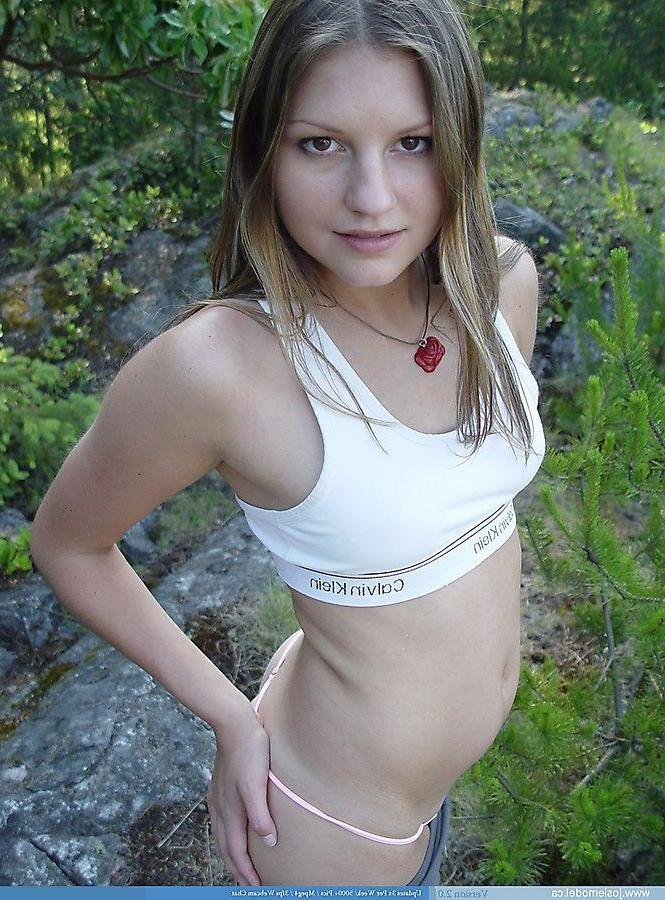 20P Pictures of teen girl Josie Model getting hot on her jog