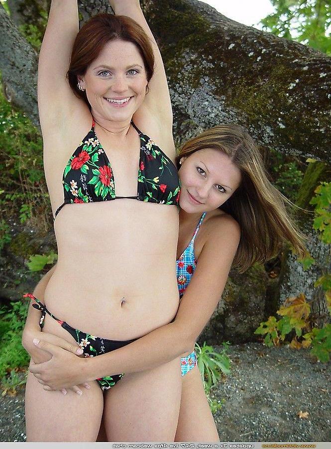 20P Pictures of teen star Vicki Model hanging out with Josie Model