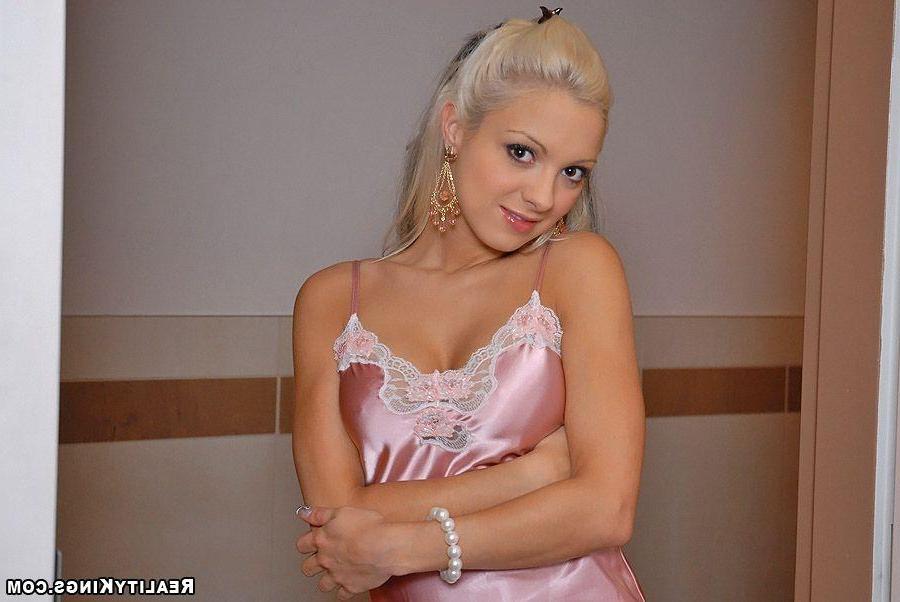 20P Pictures of Juicy Pearl enjoying a hard cock