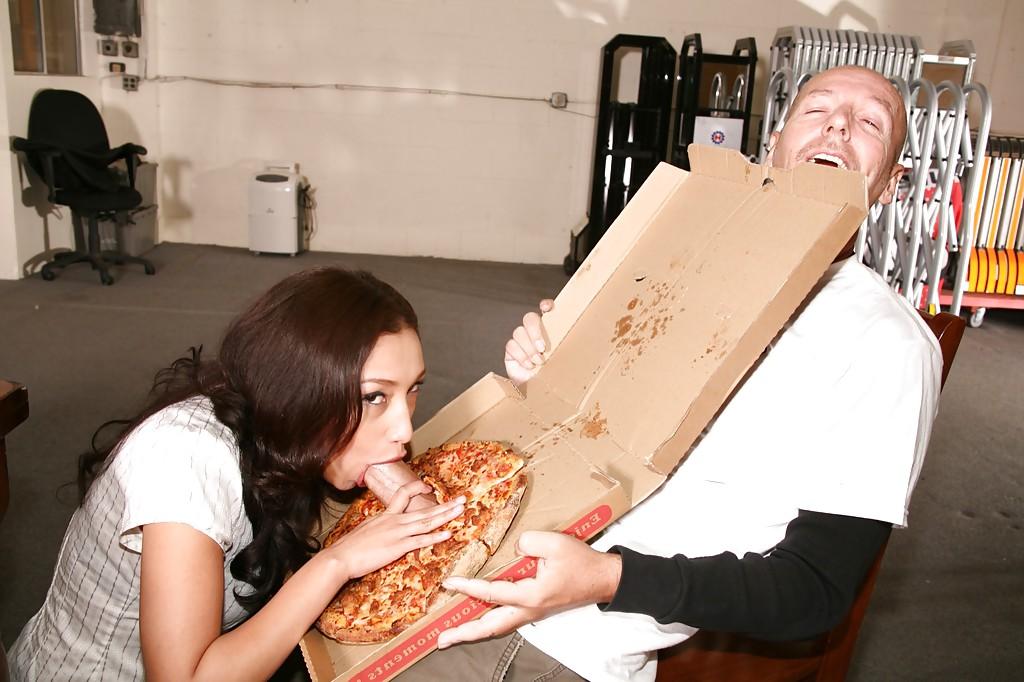 16P Naughty latina chick Vicki Chase sucks and fucks a pizza guy's hard prick