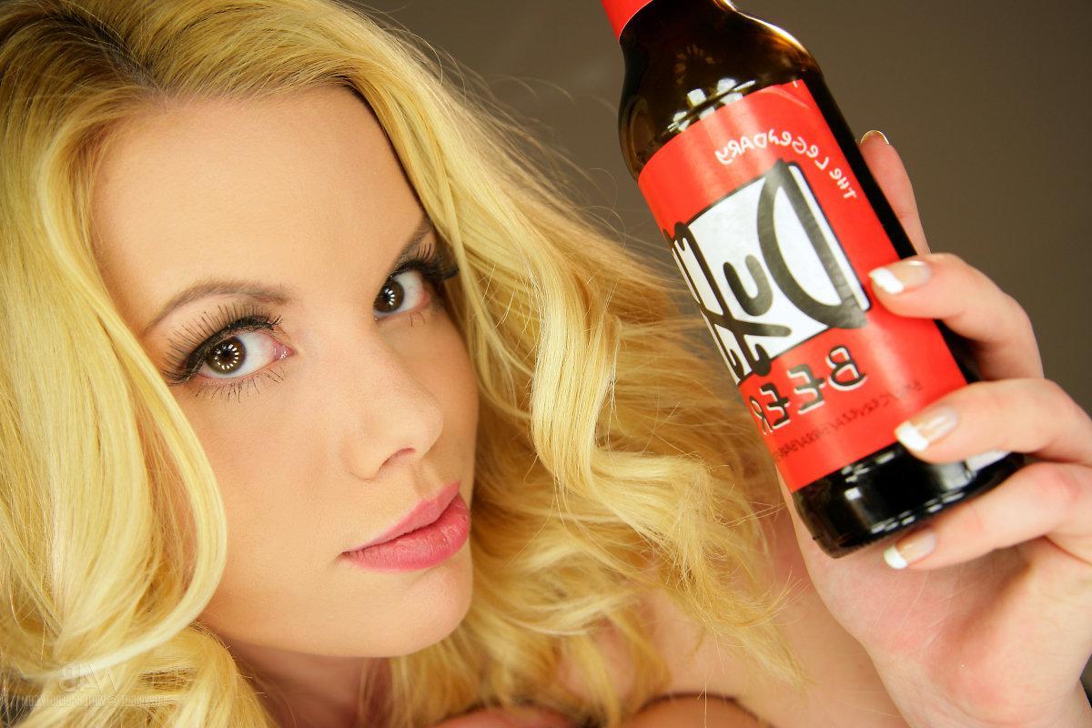 16P Blonde beauty Kala Ferard gets totally nude with some Duff Beer